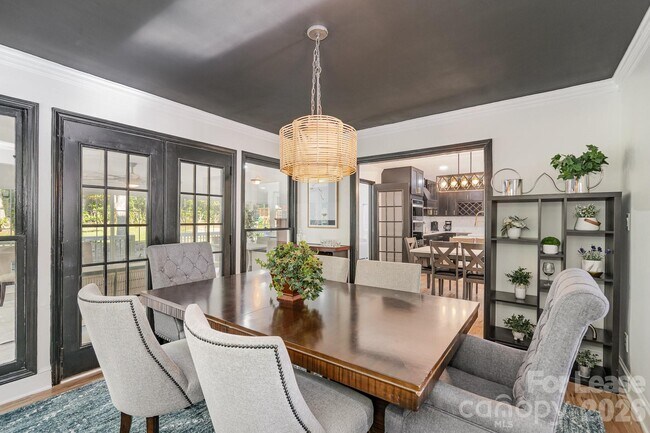 Building Photo - 8823 Dartmoor Pl