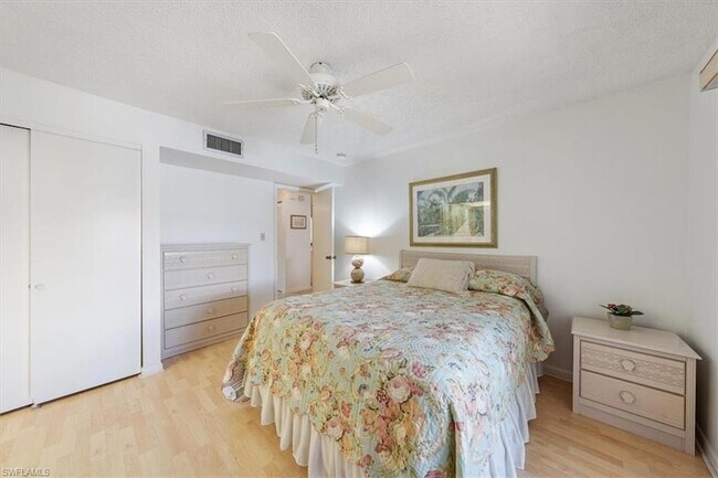 Building Photo - 788 Park Shore Dr