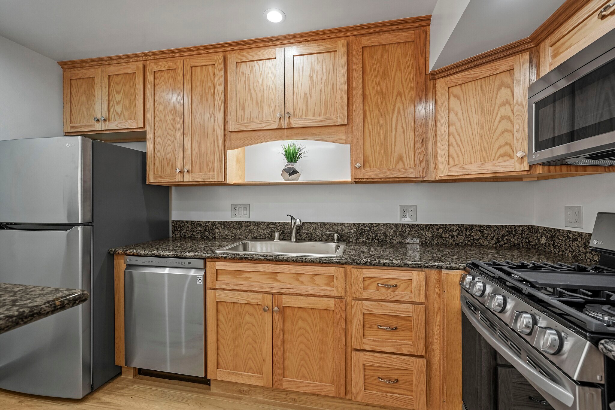 Kitchen - 271 S Church Ln