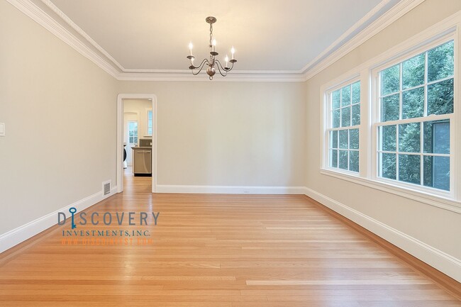 Building Photo - Upper Rockridge 3 Bedroom Home