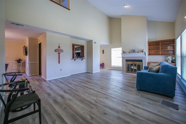 Building Photo - 9511 Sharpcrest St