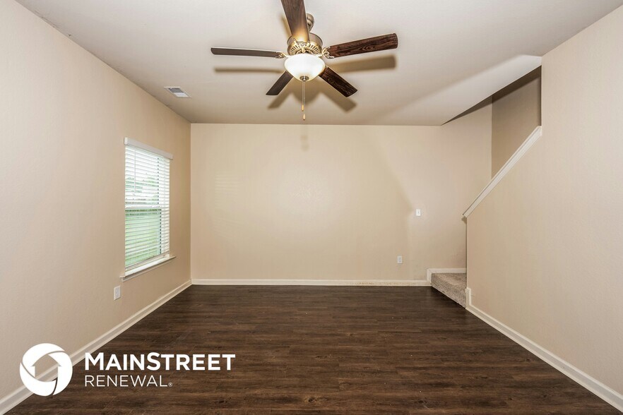 Building Photo - 555 Clover Cir