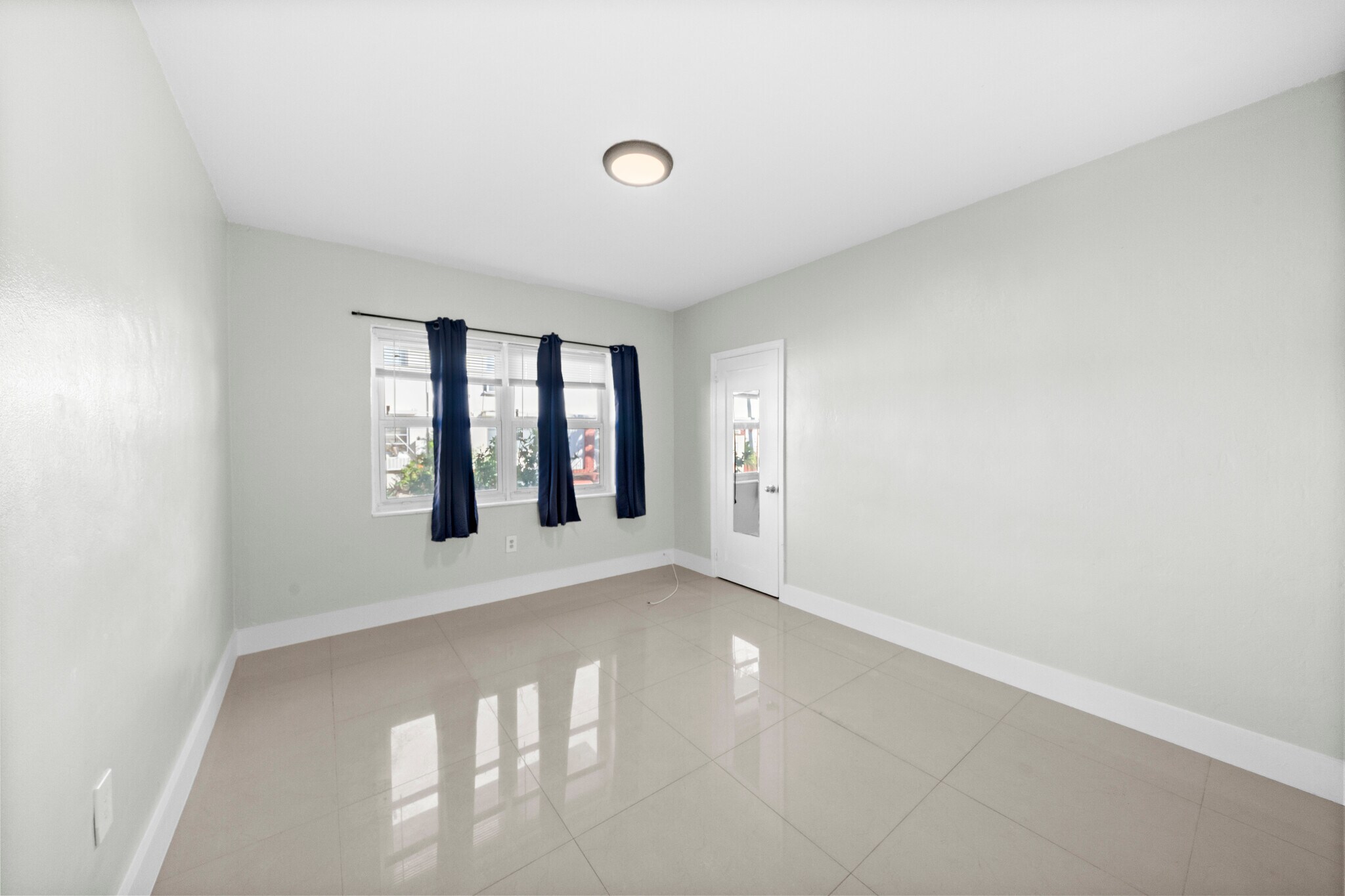 Building Photo - 1203 Marseille Dr