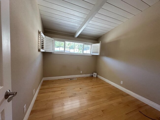 Building Photo - 2350 Rosewood Dr