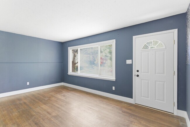 Building Photo - 900 Kingland Ave