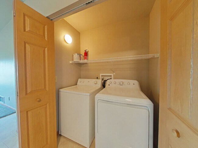 Building Photo - 3505D Fallon Dr