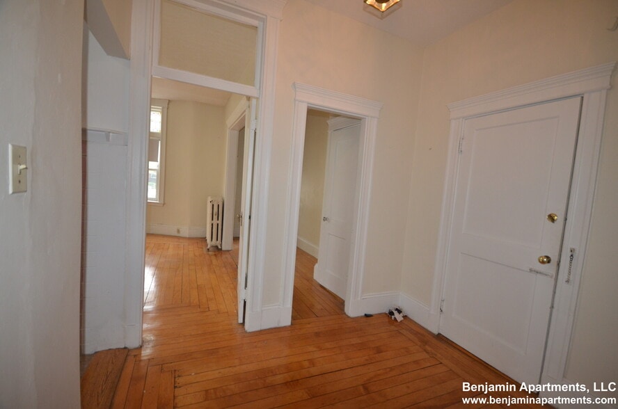 Building Photo - 1822 Beacon St