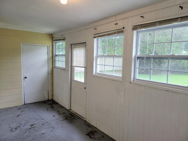 Building Photo - 755 42nd Ave N