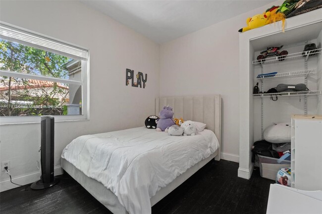 Building Photo - 2280 SW 16th Ct