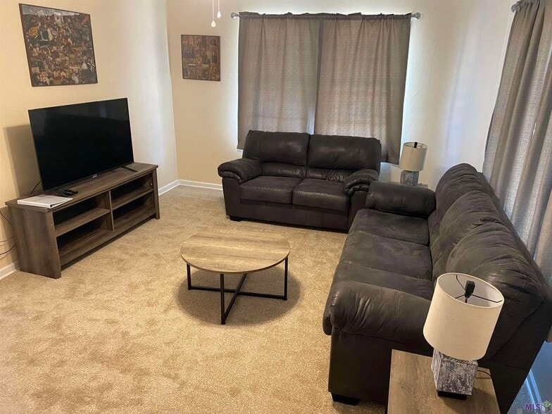 Building Photo - 1018 S Mire Ave