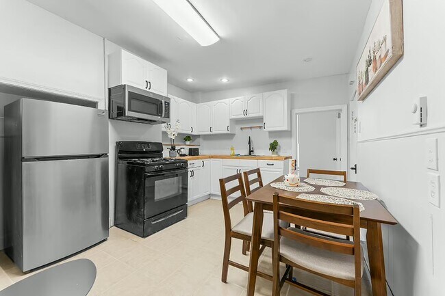 Building Photo - 8 Everett St