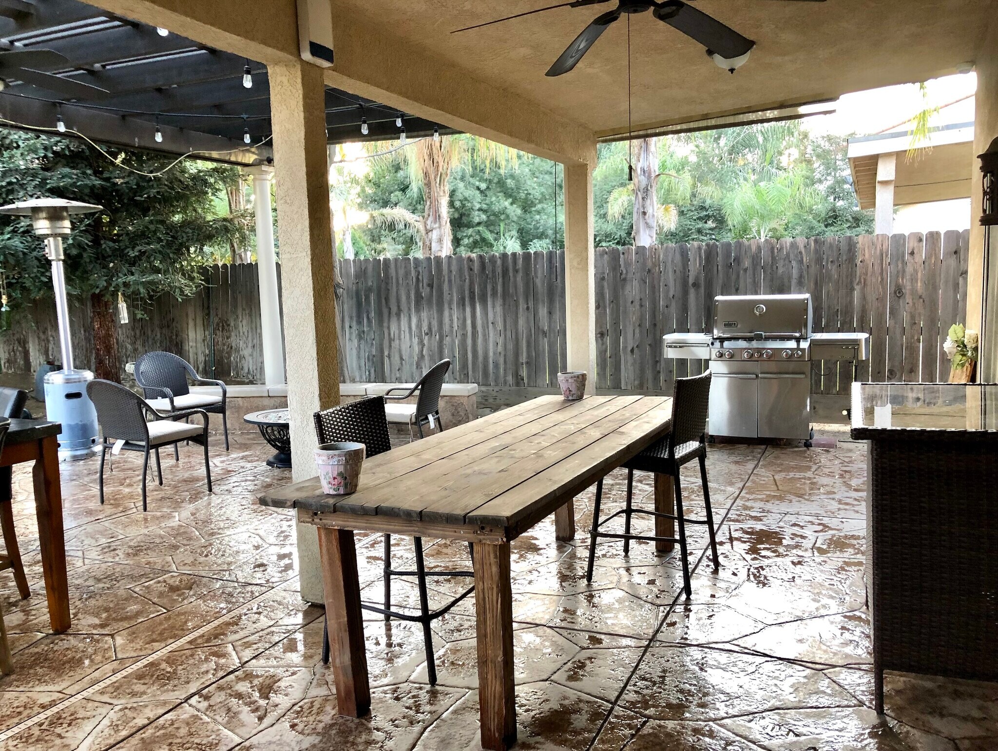 Building Photo - 1121 Oak Ave