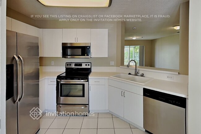 Building Photo - 4728 SW 13th Pl