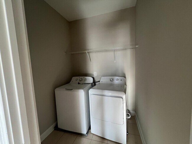 Building Photo - 523 Balsam Fir Dr