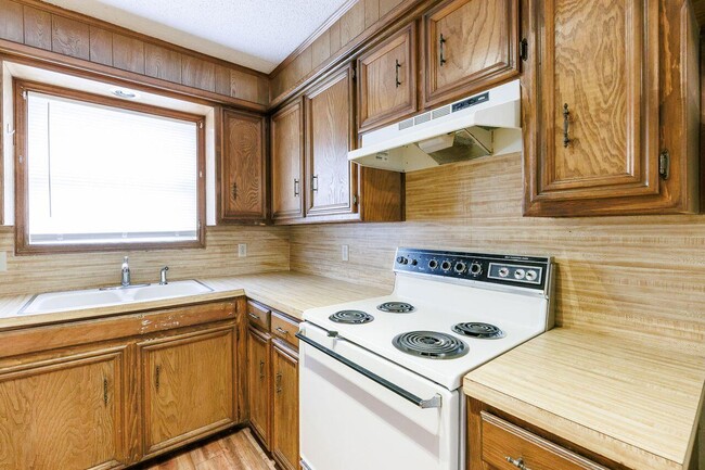 Building Photo - 6411 York Dr
