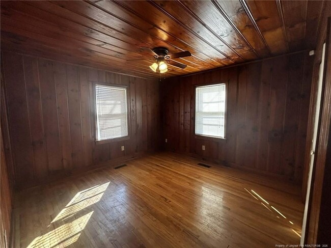 Building Photo - 1000 Ivy Rd