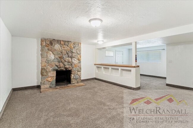 Building Photo - Your Modern, Spacious Retreat Close to Dow...