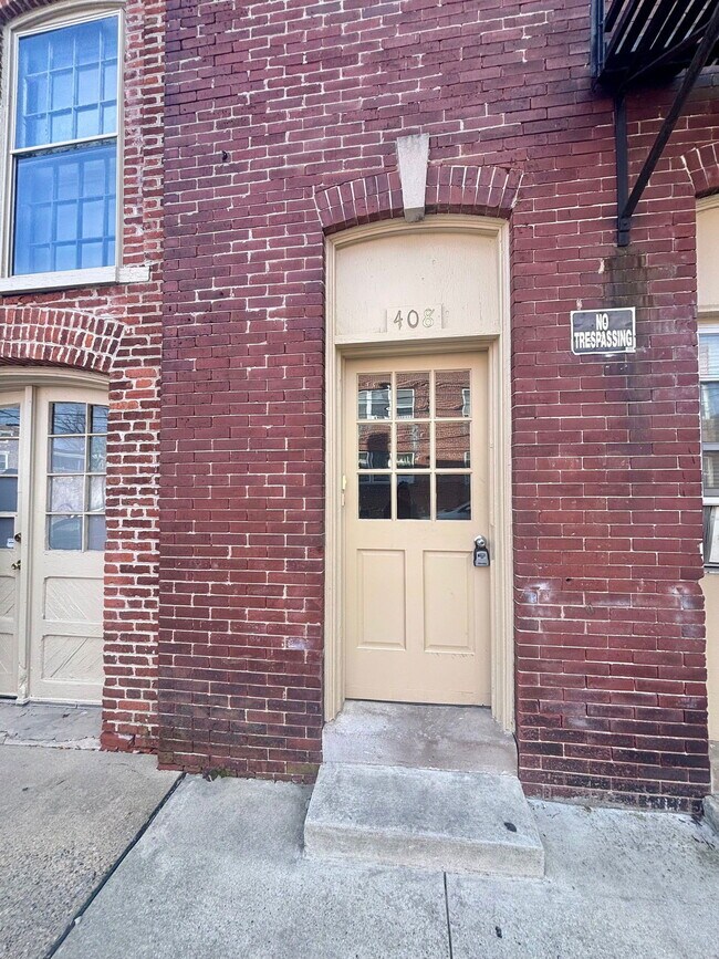 Building Photo - 408 Hand Ave