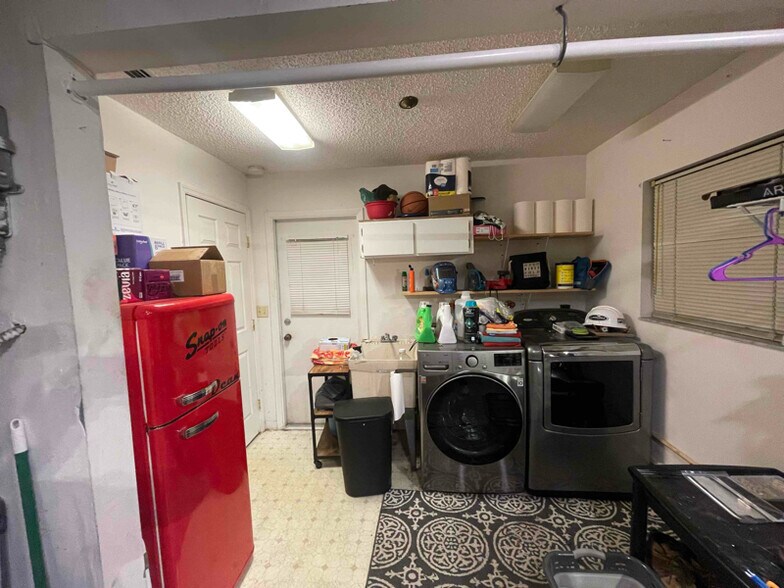 Building Photo - 2257 Palmwood Dr