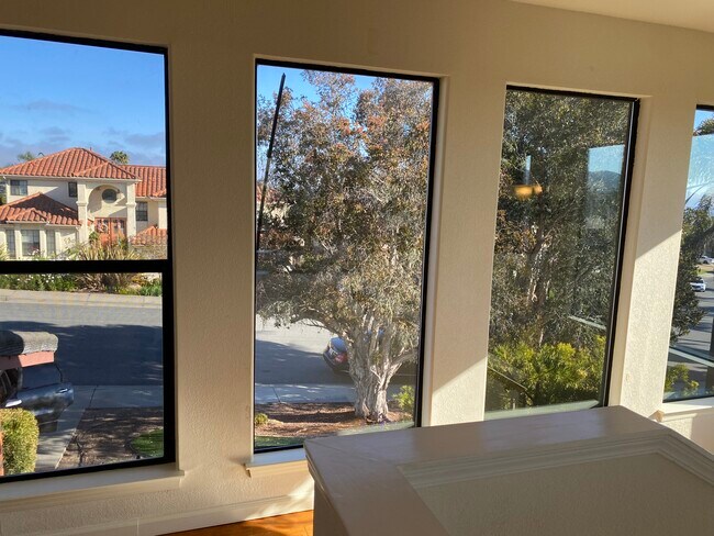 Building Photo - 684 Shamrock Ln