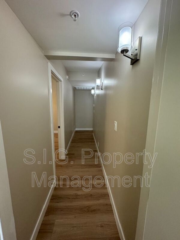 Building Photo - 5147 Cloud Ave