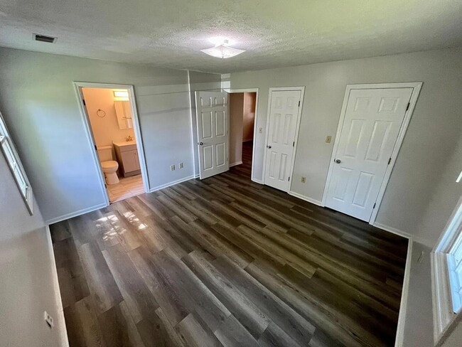 Building Photo - 1086 Duncan Ave