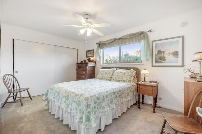Building Photo - Recently updated spacious 3 bedroom 2.5 bath townhome available soon