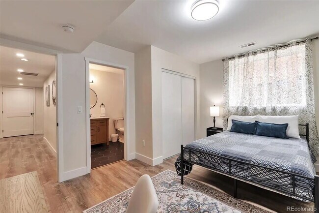 Building Photo - Chic & Cozy Furnished 1-Bed Studio apartment in Denver