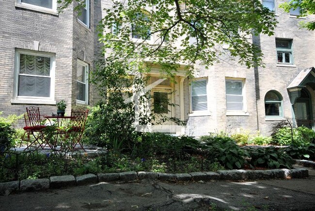 Primary Photo - Large 3 bed in Brookline