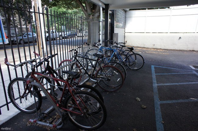 Building Photo - 3836 Spring Garden St