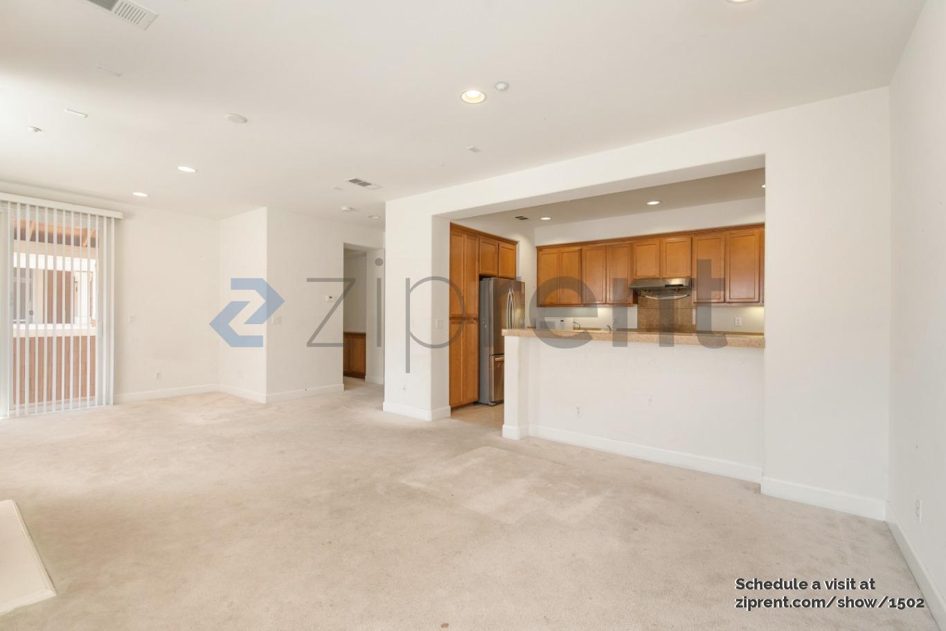 Building Photo - 400 Live Oak Way