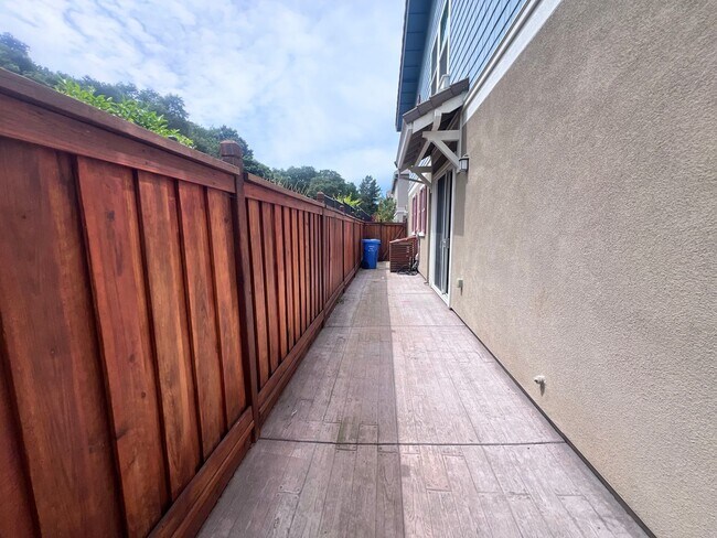 Building Photo - $1,000 MOVE IN SPECIAL!!! STUNNING 4BD/2.5BA TOWNHOUSE IN WALNUT CREEK!!!