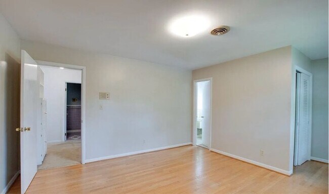 Building Photo - 11207 Crestfield Dr SE