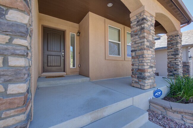 Building Photo - Beautiful home available to move in 08/04/...