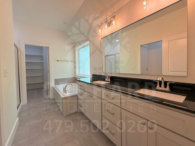 Building Photo - 15 Lochgilphead Ln