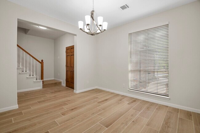 Building Photo - 13 E Willowood Ct