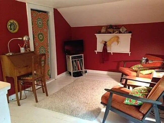 Building Photo - Cozy 3-Bedroom Home with Private Yard in L...