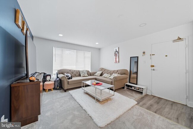 Building Photo - 10305 Montrose Ave