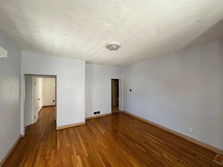 Building Photo - 47 Gould Ave