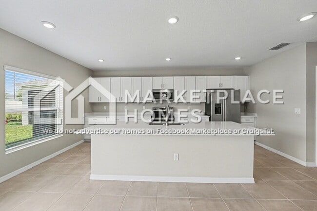 Building Photo - 2044 Rosewood Cir