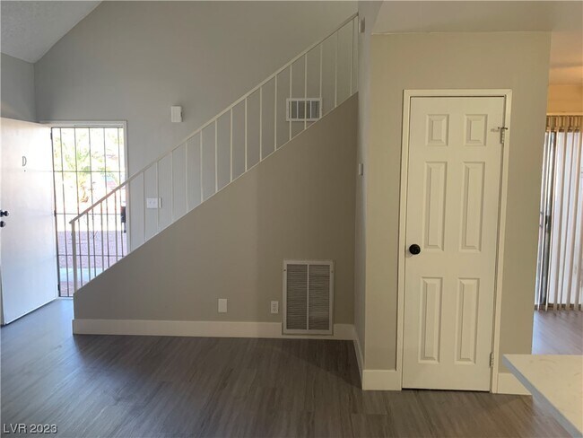 Building Photo - 5187 Garden Ln