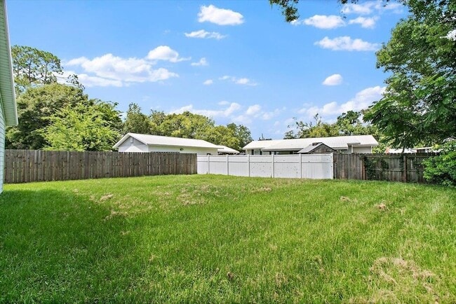 Building Photo - 402 El Rey Ave
