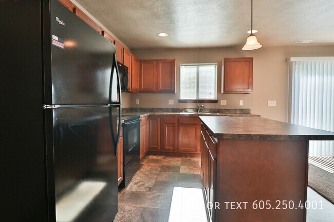 Building Photo - Sensational 2 bedroom Town Home in Harrisb...