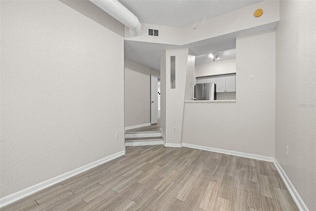 Building Photo - 2402 W Azeele St