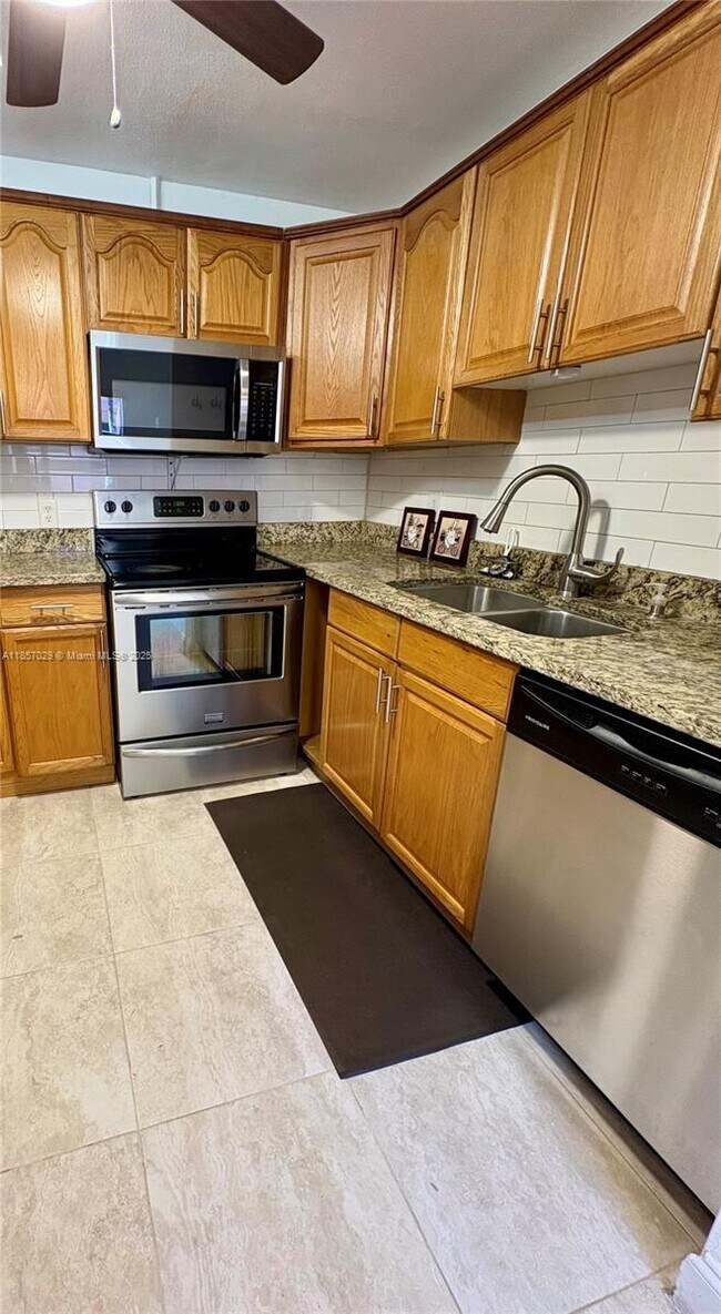 Building Photo - 535 Saxony Dr