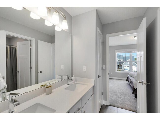 Building Photo - 6332 Apple Ct