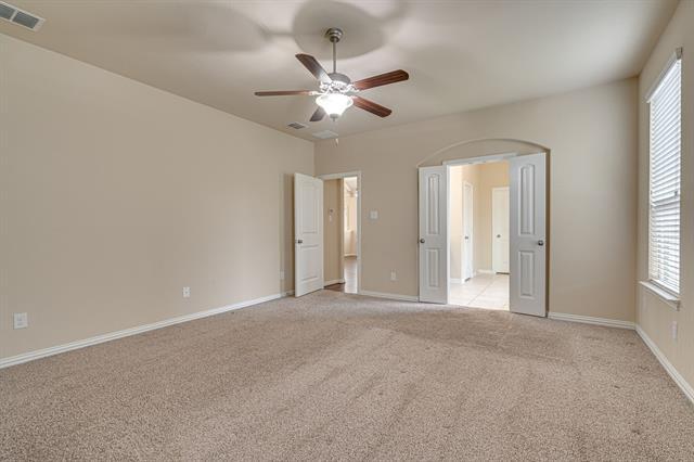 Building Photo - 4112 Hialeah Dr