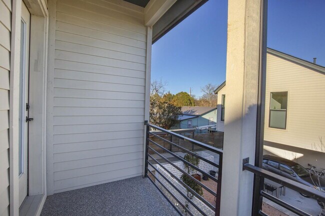 Building Photo - 1708 Perez St