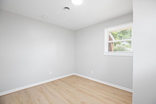 Building Photo - 603 Woodford St