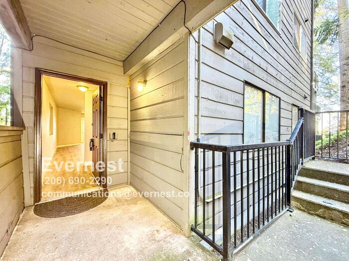 Building Photo - 12543 NE 23rd Pl
